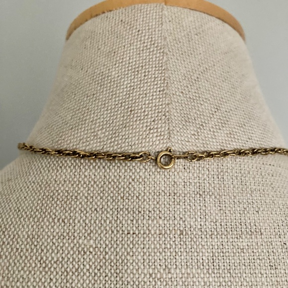 1970s Chipped Jade Owl Pendant - Picture 4 of 6